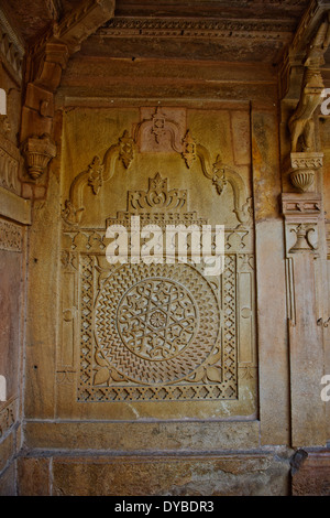 Fort Mann Mandir Palace, 1486, Exterieur, Interieur Hof Stein Gitterwerk geschnitzte Säulen Gwalior, Madhya Pradesh, Zentralindien Stockfoto