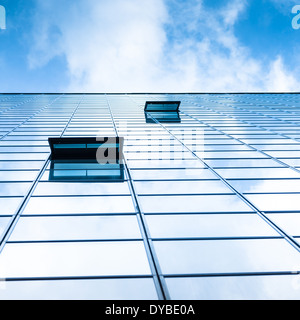 Moderne Fassade aus Glas und Stahl. Stockfoto