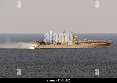 Ein US-Marine Landungsboote Luftkissen Abfahrtsort amphibischer Angriff Schiff USS Bonhomme Richard während der Operationen 11. April 2014 in das Ostchinesische Meer Stockfoto