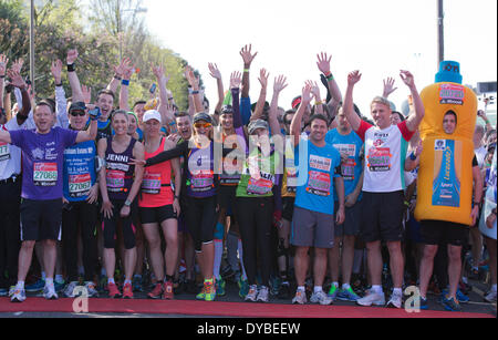 London, UK, 13. April 2014. Prominente stellen bei einem Fototermin bei der grün vor der VIrgin London Marathon 2014 beginnen. Für das Jahr 2014 treten mehr als 36.000 Teilnehmer am Marathon, mit die meisten von ihnen Geld für wohltätige Zwecke zu sammeln. Bildnachweis: Nick Savage/Alamy Live-Nachrichten Stockfoto