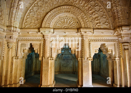 Fort Mann Mandir Palace, 1486, Exterieur, Interieur Hof Stein Gitterwerk geschnitzte Säulen Gwalior, Madhya Pradesh, Zentralindien Stockfoto