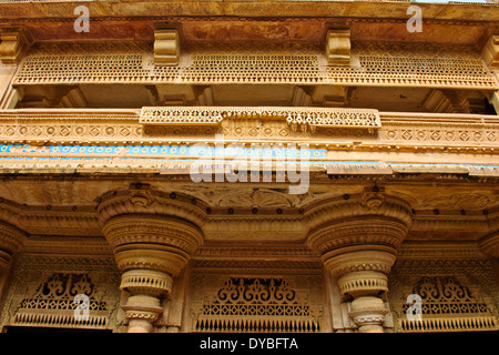 Fort Mann Mandir Palace, 1486, Exterieur, Interieur Hof Stein Gitterwerk geschnitzte Säulen Gwalior, Madhya Pradesh, Zentralindien Stockfoto