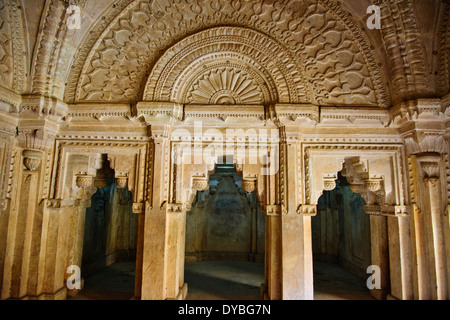 Fort Mann Mandir Palace, 1486, Exterieur, Interieur Hof Stein Gitterwerk geschnitzte Säulen Gwalior, Madhya Pradesh, Zentralindien Stockfoto