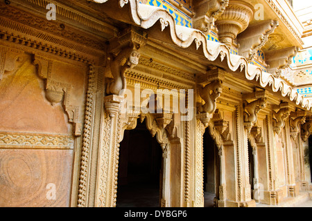 Fort Mann Mandir Palace, 1486, Exterieur, Interieur Hof Stein Gitterwerk geschnitzte Säulen Gwalior, Madhya Pradesh, Zentralindien Stockfoto