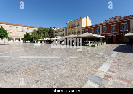 Neo-klassische und venezianischen Gebäuden dominieren Syntagma-Platz, das Zentrum der Altstadt. Nafplio. Peloponnes. Griechenland. Stockfoto