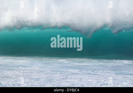 Perfekte Riesenwelle in Pipeline, Ehukai Beach, North Shore von Oahu, Hawaii, USA Stockfoto