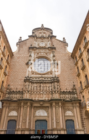 Basilika Santa Maria de Montserrat in Monistrol de Montserrat, Katalonien, Spanien. Berühmt für die Jungfrau von Montserrat Stockfoto