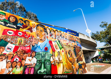 Historische Wandgemälde im Chicano Park. Barrio Logan, San Diego, California, Vereinigte Staaten von Amerika. Stockfoto