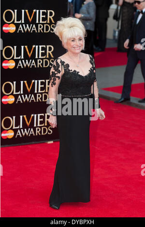 London, UK, 13. April 2014. Schauspielerin Barbara Windsor kommt bei den Laurence Olivier Awards am Royal Opera House im Zentrum von London, am Sonntag, 13. April 2014 statt. Bildnachweis: Heloise/Alamy Live-Nachrichten Stockfoto