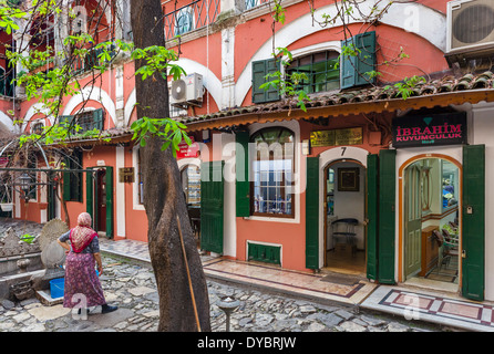 Traditionelle Geschäfte in Zincirli Han Hof, der große Basar (Kapaliçarsi), Istanbul, Türkei Stockfoto