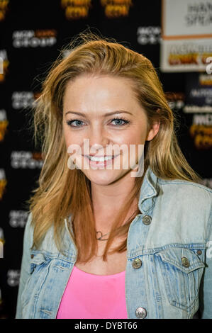 Dublin, Irland. 13. April 2014 - Hannah Spearritt, ehemaliges Mitglied von S Club 7 und Schauspielerin spielt die Rolle der Abby Maitland in dem Drama Primeval, bei der MCM Comic Con Credit: Stephen Barnes/Alamy Live News Stockfoto