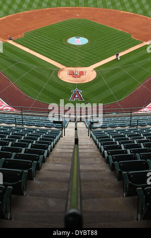 Anaheim, Kalifornien, USA. 13. April 2014. 13. April 2014 Anaheim, Kalifornien: Ansicht von Angel Stadium vor dem Hauptliga-Baseball-Spiel zwischen den New York Mets und die Los Angeles Angels im Angel Stadium am 13. April 2014 in Anaheim, Kalifornien. Rob Carmell/CSM/Alamy Live-Nachrichten Stockfoto