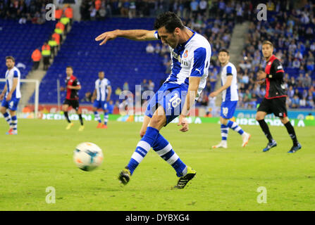 Barcelona, Spanien. 13. April 2014. Fuentes erschossen in der Partie zwischen RCD Espanyol und Rayo Vasllecano für die Woche 33 der spanischen Liga, spielte im Stadion Cornella El Prat am 13. April 2014. Foto: Joan Valls/Urbanandsport/Nurphoto. Bildnachweis: Joan Valls/NurPhoto/ZUMAPRESS.com/Alamy Live-Nachrichten Stockfoto