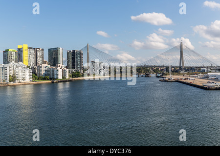 Sydney-Stadtbild und Anzac Bridge. Stockfoto