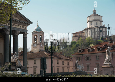 Blick auf die Kirche von Gran Madre und Monte dei Cappuccini in Turin, Italien Stockfoto