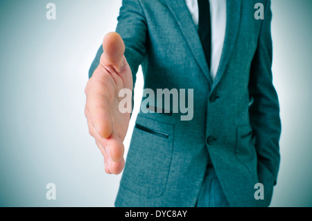 Mann in einem Anzug mit Hände schütteln Stockfoto