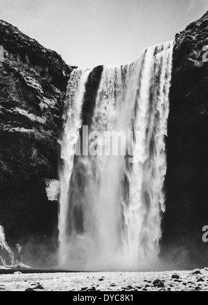 Skógafoss Wasserfall in Island, einer der größten Wasserfälle. Stockfoto