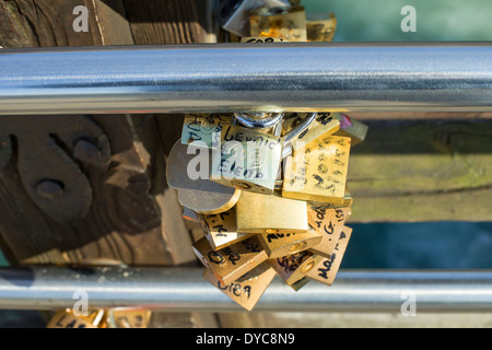 Vorhängeschlösser auf der Ponte Accademia-Brücke in Venedig Stockfoto