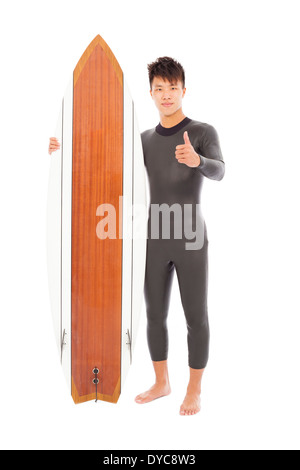 Surfer-Mann ein Surfbrett und Daumen hochhalten Stockfoto