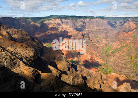 Am Nachmittag Sonne und Wolken am Waimea Canyon, Kauai, Hawaii, USA. Winter Stockfoto