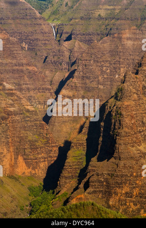 Am Nachmittag Sonne und Wolken am Waimea Canyon, Kauai, Hawaii, USA. Winter Stockfoto