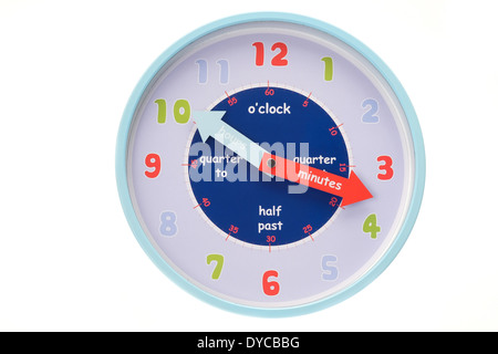 Eine Wanduhr, die hilft, Kinder sagen, die Zeit lehren. Stockfoto