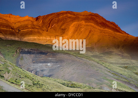 Geschichtete Gesteinsformationen in Patagonien, Santa Cruz, Argentinien Stockfoto