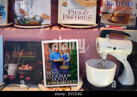 Koch-Bücher auf dem Display in Buchhandlung Fenster Stockfoto