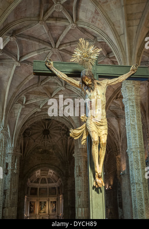 Der gekreuzigte Christus Skulptur im Hieronymus-Kloster, Lissabon, Portugal Stockfoto