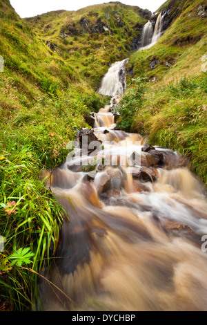 Wasserfälle und Fluss-Streams auf die Insel Runde in Herøy Kommune, Møre Og Romsdal Fylke, an der West Küste von Norwegen. Stockfoto