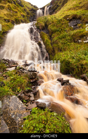 Wasserfälle auf der Insel Runde in Herøy Kommune, Møre Og Romsdal Fylke, an der West Küste von Norwegen. Stockfoto