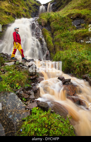 Wasserfälle auf der Insel Runde in Herøy Kommune, Møre Og Romsdal Fylke, an der West Küste von Norwegen. Stockfoto