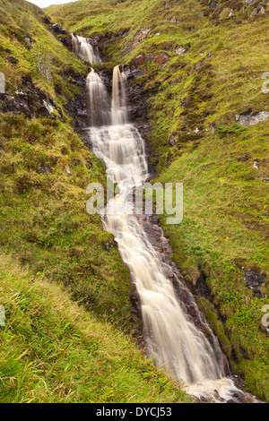 Wasserfälle auf der Insel Runde in Herøy Kommune, Møre Og Romsdal Fylke, an der West Küste von Norwegen. Stockfoto