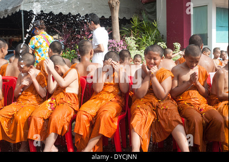 Bangkok, Thailand - Mönche Songkran Festival, Thai Neujahr feiern Stockfoto