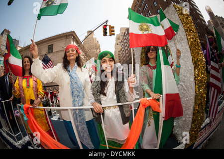 Iranisch-Amerikaner und Unterstützer bei der 11. jährlichen persischen Parade an der Madison Avenue in New York Stockfoto