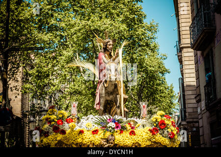Barcelona, Spanien. 13. April 2014: "Esel Float" der Bruderschaft der "Gran Poder und Macarena Esperanza" durch Barcelona getragen wird, während der Prozession am Palmsonntag Credit: Matthi/Alamy Live-Nachrichten Stockfoto