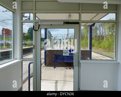 Blick vom Wartezimmer am Bahnhof in Sandbach Cheshire UK Stockfoto