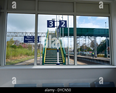 Blick vom Wartezimmer am Bahnhof in Sandbach Cheshire UK Stockfoto
