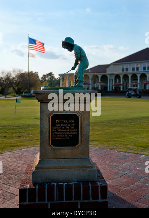 Die "Putter Boy" Sonnenuhr Skulptur im Pinehurst Resort and Country Club in Pinehurst, North Carolina Stockfoto