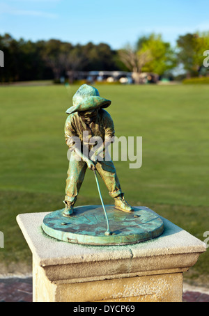 Die "Putter Boy" Sonnenuhr Skulptur im Pinehurst Resort and Country Club in Pinehurst, North Carolina Stockfoto