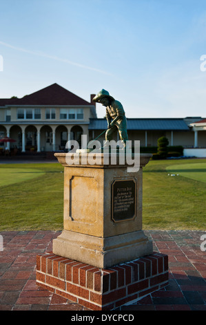 Die "Putter Boy" Sonnenuhr Skulptur im Pinehurst Resort and Country Club in Pinehurst, North Carolina Stockfoto