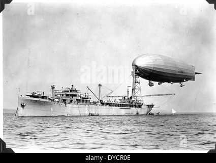 AL246 035 USS Los Angeles vertäut USS Patoka Stockfoto