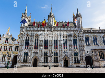 Dies ist das Rathaus von Brügge an einem sonnigen Tag Stockfoto