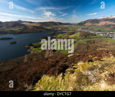 Derwentwater, Bassenthwaite, Keswick und Skiddaw von Walla Crag Stockfoto