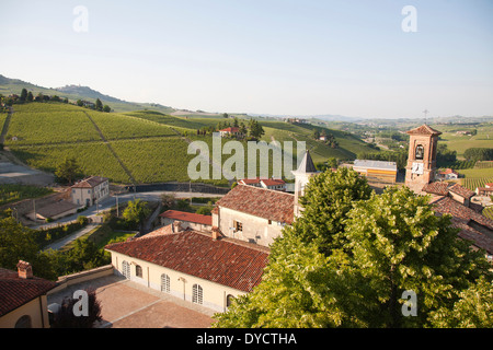 Barolo-Dorf, Cuneo, Langhe, Piemont, Italien, Europa Stockfoto