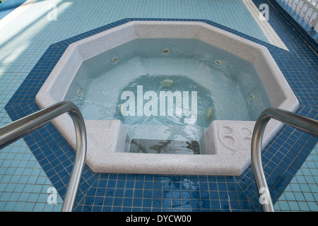 Ein Blick in eine klare Strudel in einem Hotel. Stockfoto