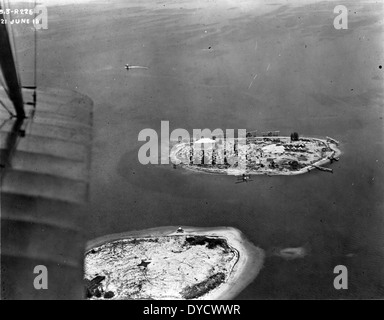 Die NAS Miami (Naval Air Station Miami) war eine wichtige US-Navy-Basis in Miami, Florida. Dieses Bild fängt bedeutende Momente in seiner Geschichte ein und konzentriert sich auf die dort während der aktiven Jahre durchgeführten Marineflugzeuge. Stockfoto