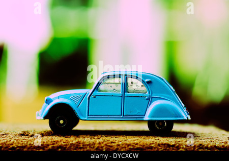 Citroen 2CV Spielzeugauto Stockfoto