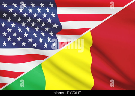 Fahnen der USA und der Republik Mali im Wind wehen. Teil einer Serie. Stockfoto