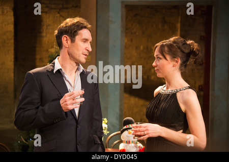 "Drei Schwestern" von Anton Chekhov öffnet um die Southwark Playhouse, London, Paul McGann als Vershinin Stockfoto